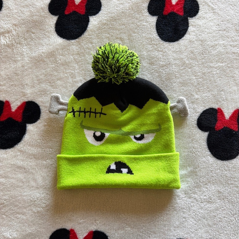 Six Flags Fright Fest Frankenstein Pom Pom Beanie Green Halloween Hat - AB1554